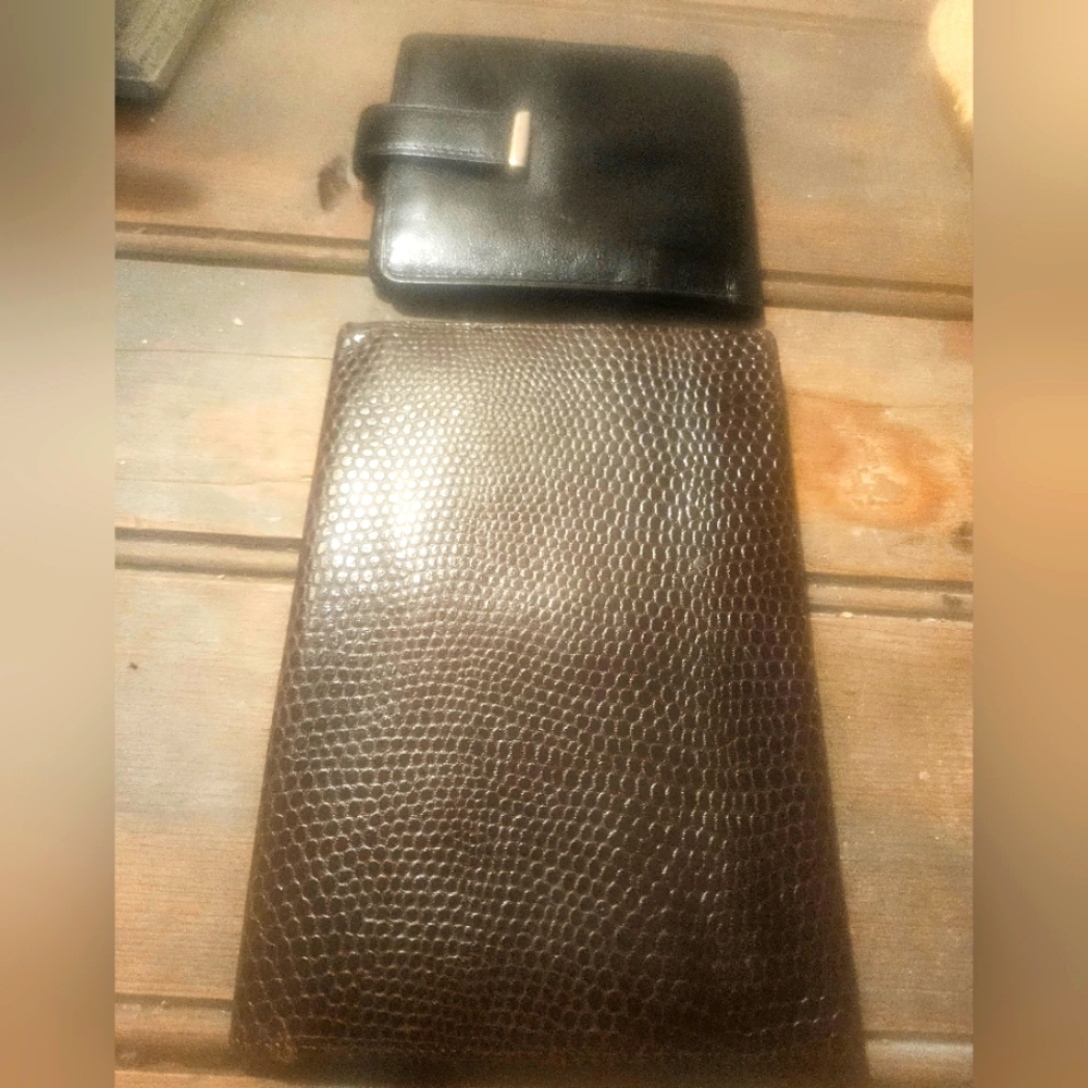 VTG.PAIR OF FAB.MENS WALLETS!LG.EELSKIN&SMALL BUTTERY LEATHER BIFOLD.VGUC.